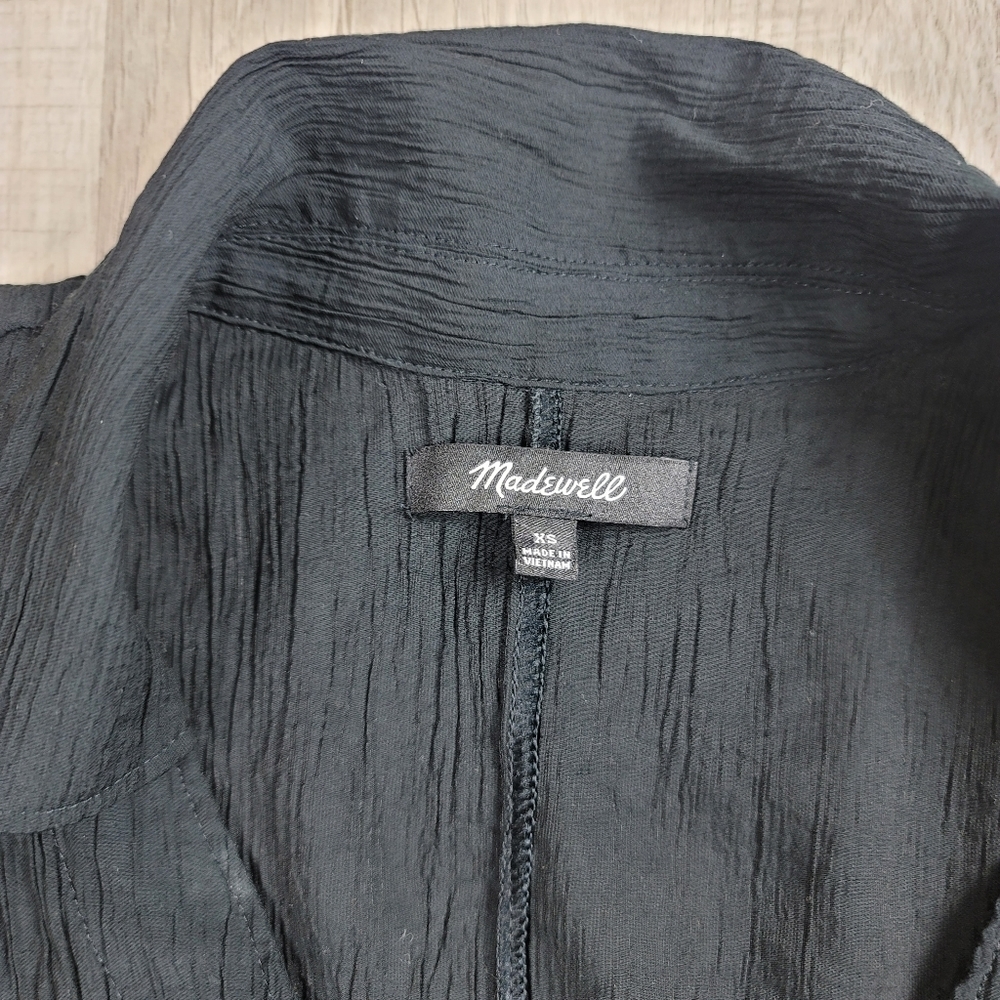 Madewell Notched V-Neck Button-Up Top True Black - Picture 6 of 9